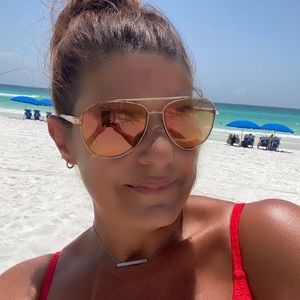 Meet your Posher, Janet